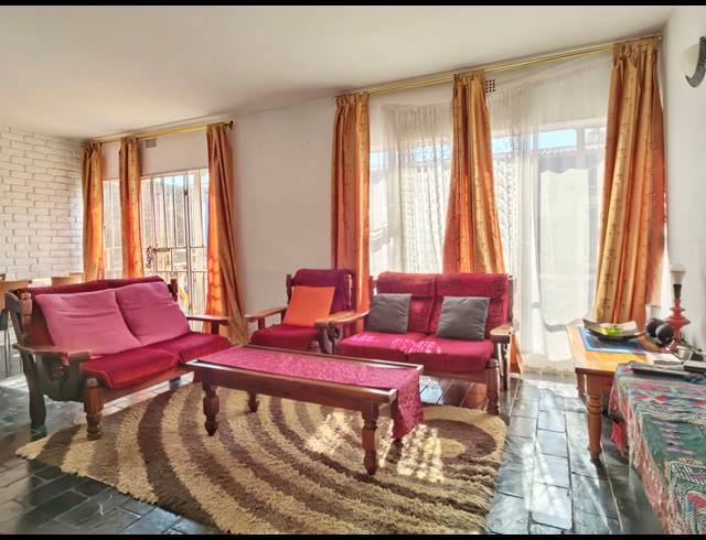 3 BEDROOM DUPLEX FOR SALE IN WINDSOR WEST